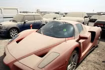 Hàng loạt siêu xe bị đại gia Dubai bỏ rơi