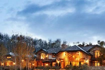 Biệt thự, nhà gỗ giá thuê “choáng vật“