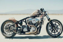 Harley Davidson độ cực chất bay mình trong sa mạc