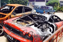 Đấu giá “xịt”, hàng loạt xế sang cháy ngùn ngụt