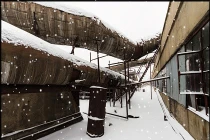 Nhà máy ô tô "khủng" ở Nga hoang tàn trong tuyết