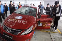 Trung Quốc: Đập tan tành xe thử độ an toàn