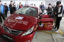 Trung Quốc: Đập tan tành xe thử độ an toàn