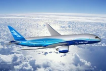 “Khám” máy bay tối tân của Boeing vừa gặp sự cố tại Nhật