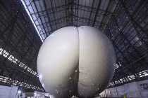 Khinh khí cầu lớn nhất thế giới hình “nhạy cảm“