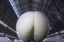 Khinh khí cầu lớn nhất thế giới hình “nhạy cảm“