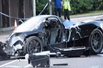 Siêu xe tan tành khi va chạm ở tốc độ cao (1)