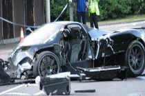 Siêu xe tan tành khi va chạm ở tốc độ cao (1)