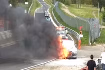  Nissan GT-R bốc cháy dữ dội tại trường đua Nürburgring