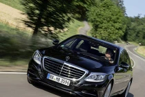 Mercedes-Benz S500 “lai” giữa động cơ điện và xăng sắp trình làng