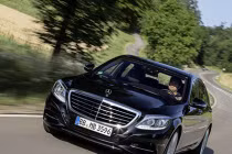Mercedes-Benz S500 “lai” giữa động cơ điện và xăng sắp trình làng