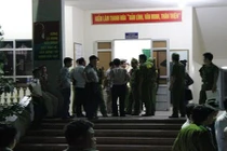 Cảnh sát rút súng bắt kiểm lâm, thu giữ nhiều cọc tiền