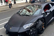 Siêu mãnh thú Lamborghini Aventador vỡ tan vì tai nạn thảm khốc