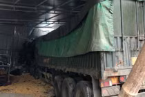 Đang nằm ngủ, 2 vợ chồng bị xe tải đâm vào nhà tử vong