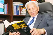 GS Hoàng Tuỵ nhà toán học Việt Nam qua đời, hưởng thọ 92 tuổi