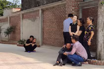 Học sinh bị bỏ quên trên xe trường Gateway tử vong: Đám tang đẫm nước mắt