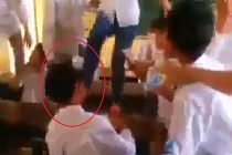 Nam sinh bị nhóm nam nữ đánh hội đồng ngay trong lớp