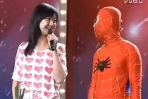 Rớt nước mắt với chuyện tình của “người nhện bán hàng rong”