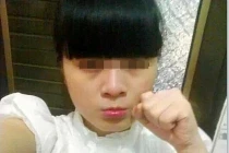 Cô gái làm mặt cute... khóc thương ông ngoại mất