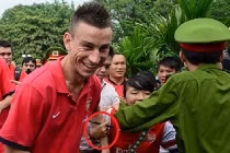  Người hâm mộ với cơn sốt Arsenal: Còn nhiều nhức nhối