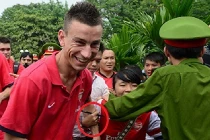  Người hâm mộ với cơn sốt Arsenal: Còn nhiều nhức nhối