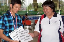 Làm rạng danh VN, Tiến Minh nhận mảnh giấy thưởng xuề xòa