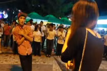 Dân mạng ngưỡng mộ màn tỏ tình với cô nàng xinh đẹp