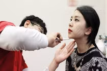 Chi tiết quy trình tiêm thu nhỏ mặt của hot girl Hà Nội