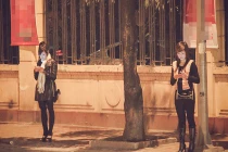 Cảnh gái đứng đường vẫy khách đêm Giáng sinh