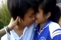 Nóng mắt với “trò chơi người lớn” của đám học sinh