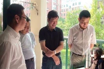 Ảnh Photoshop quan chức thăm người nghèo dậy sóng mạng TQ