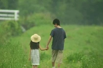 Em gái nhỏ viết thư nhắc anh “chớ vội có người yêu”