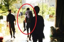 Phẫn nộ cảnh quan chức "đè đầu cưỡi cổ" dân vùng lũ