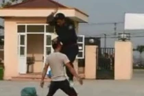 Xem cảnh sát cơ động tung chưởng, đè bẹp côn đồ