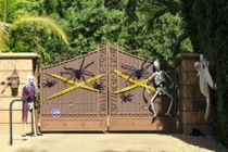 Xem giới nhà giàu trang trí nhà cực dị ngày Halloween