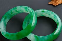 Sử dụng trang sức ngọc bích kiểu này, coi chừng rước họa