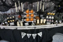 10 gợi ý trang trí bàn tiệc Halloween rùng rợn nhất