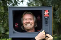 Cười ngất với hành động dị thường của tỷ phú thế giới