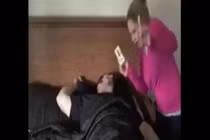 Video hài hước: Đừng ngủ khi lũ bạn còn thức