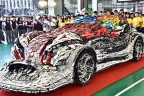 Cực chất “siêu xe” lắp ráp từ 25.000 điện thoại