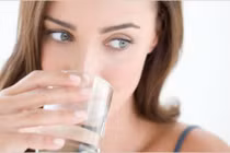 Những sai lầm khi súc họng bằng nước muối cần bỏ ngay