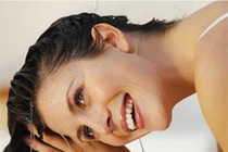 Mẹo gội đầu đúng cách không phải ai cũng biết