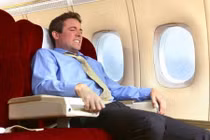 8 cách xua tan nỗi sợ hãi khi đi máy bay