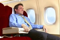 8 cách xua tan nỗi sợ hãi khi đi máy bay