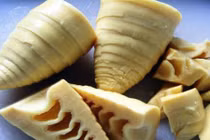 Cách loại bỏ vị đắng và độc tố của măng tươi