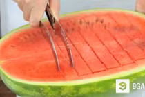 Xuất hiện dụng cụ bổ dưa hấu quá nhanh quá đẹp