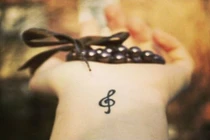 Video: Hướng dẫn xăm hình nốt nhạc bằng bút chì kẻ mắt