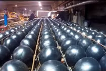 Video: Lót bóng nhựa đổ bê tông, tưởng ăn gian xi măng nhưng kết quả không ngờ