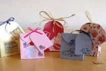 Tự làm túi giấy đựng quà vô cùng dễ thương
