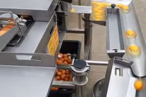 Ngỡ ngàng chiếc máy đập hàng trăm quả trứng trong nháy mắt